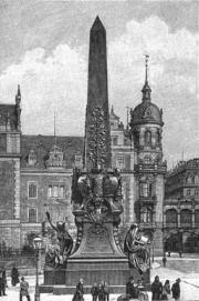 Der Wettin-Obelisk vor dem Schloß in Dresden